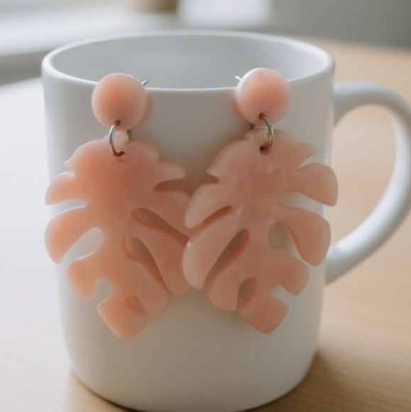 Pale Pink Monstera Leaf Earrings, Marbled Acrylic Dangle Earrings. 6 Cm - Picture 4 of 8